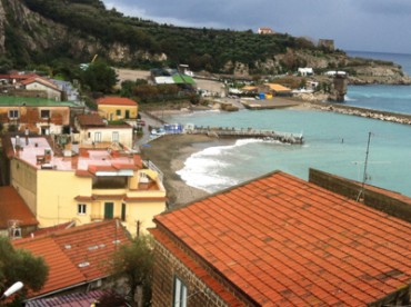 Maltempo, mareggiata a Marina di Puolo